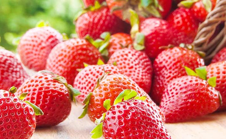 image of strawberries - best fruits for sleep