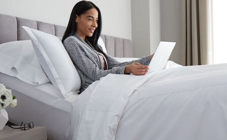 adjustable bed reviews - image of saatva adjustable bed