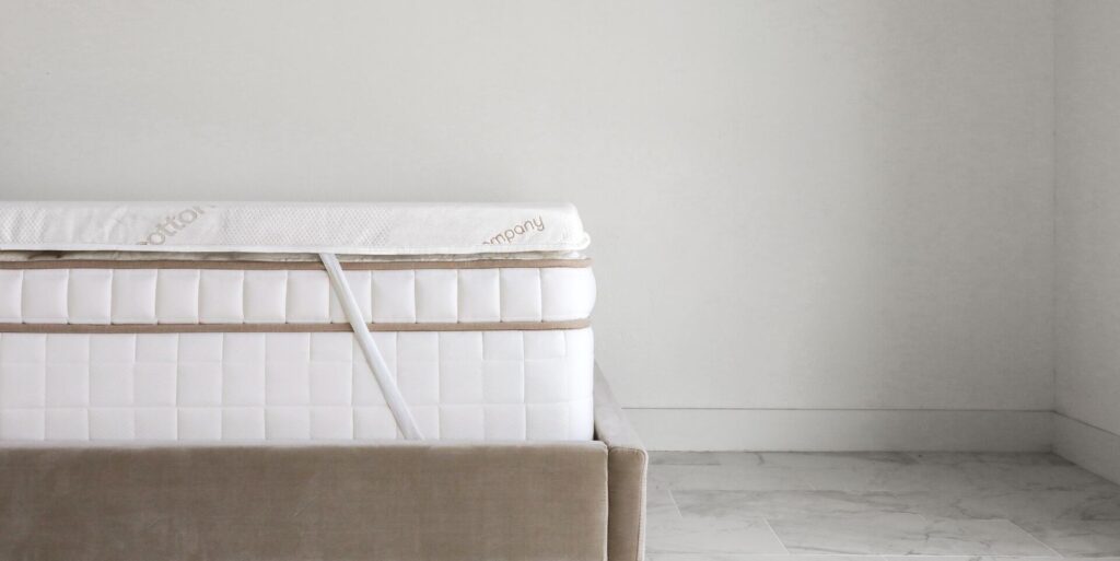 saatva graphite memory foam topper