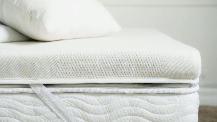 saatva graphite memory foam topper