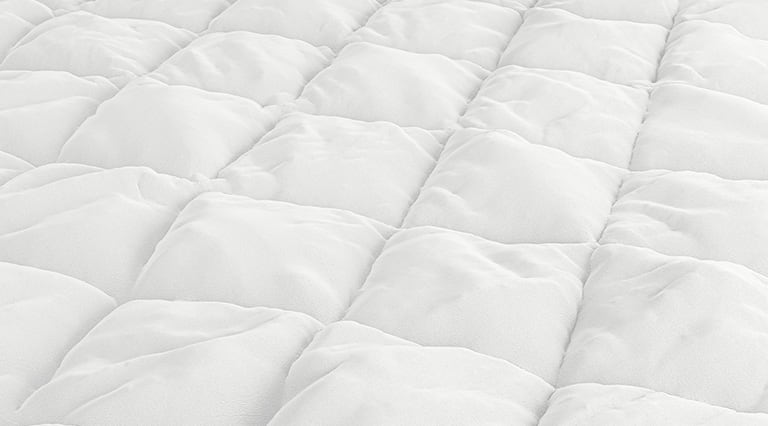 Heavyweight Down Alternative Comforter Detail